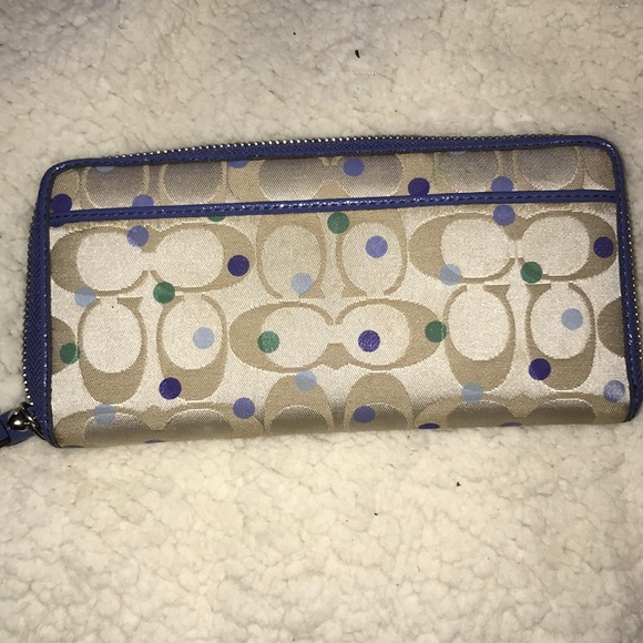 Coach Zip Wallet - Picture 4 of 4